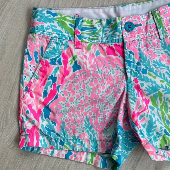 Lilly Pulitzer Colorful Coral Women's Shorts, size 2 - Picture 2 of 7